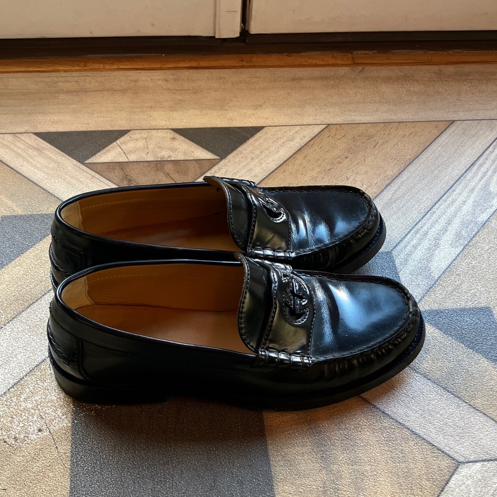 Gucci Black Leather Loafers with Logo Detail - Picture 2 of 6